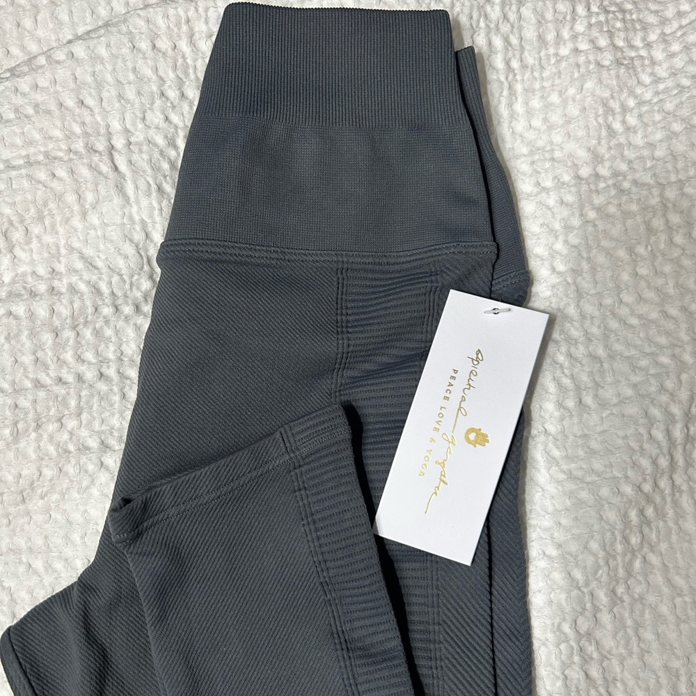 NWT SPIRITUAL GANGSTER LEGGINGS 🌿
